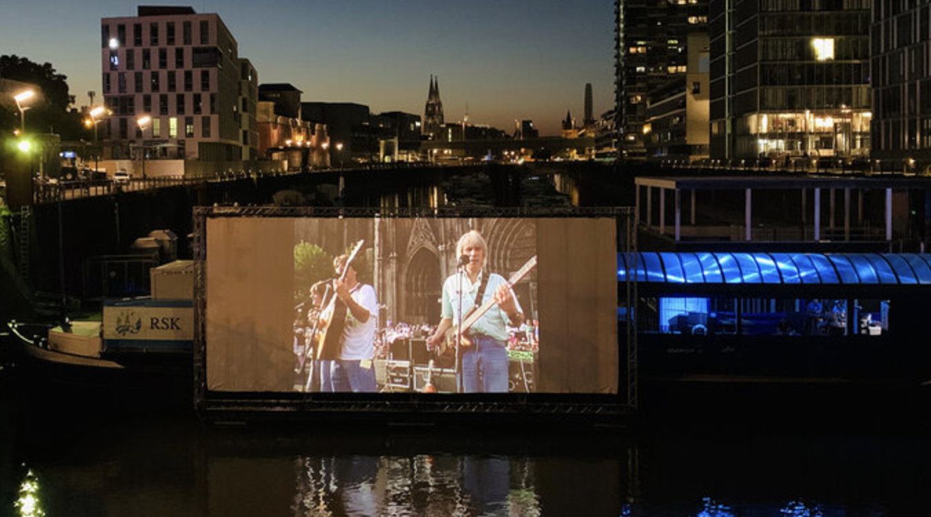 Black Fööss playing in cologne in Rheinauhafen