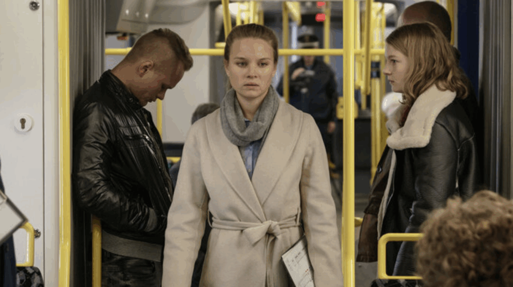 Lawyer searching for witnesses in a train