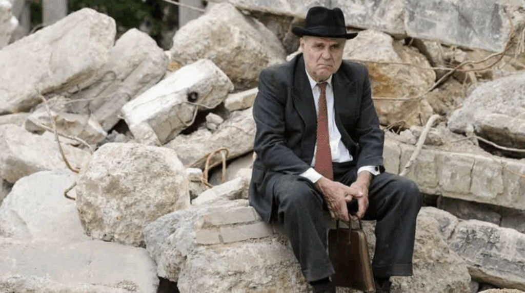 Landauer sitting in a ruin