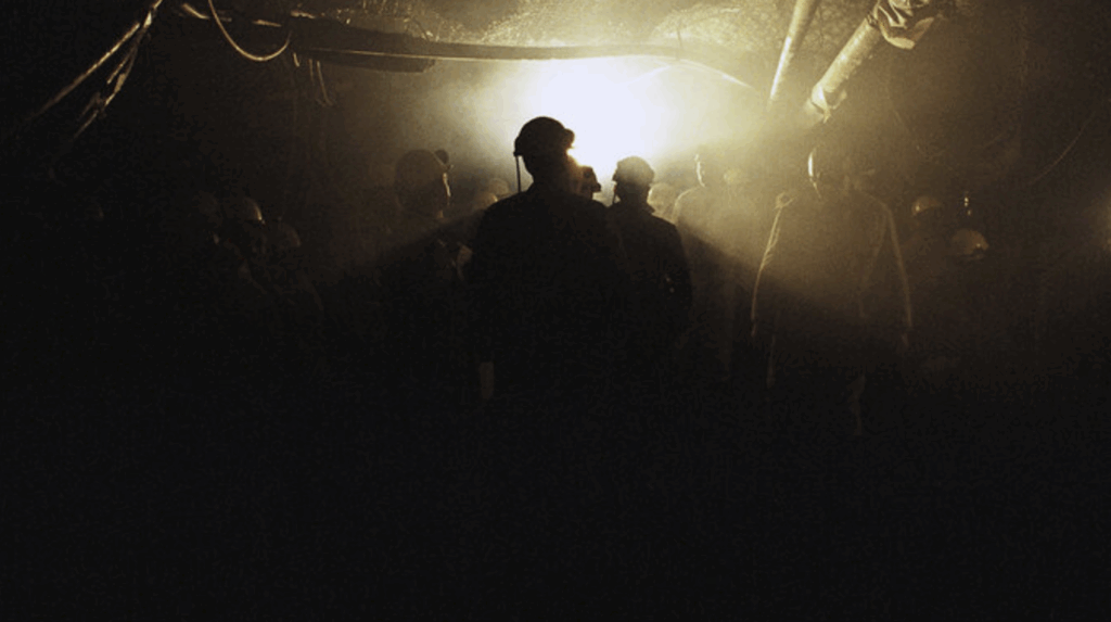 miners leaving the shaft of lengede